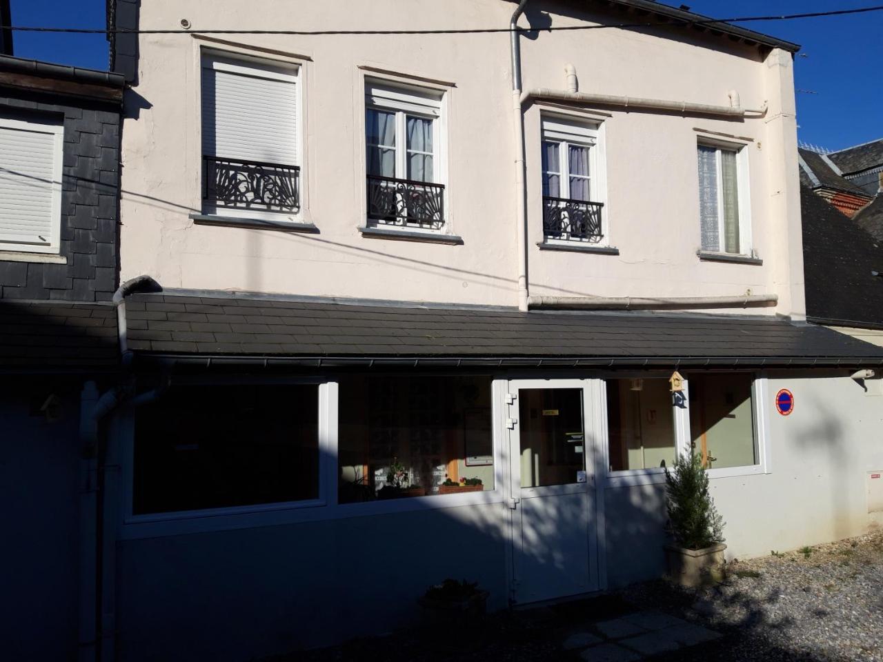 Le Gibergeon Hotel Signy-l'Abbaye Exterior photo